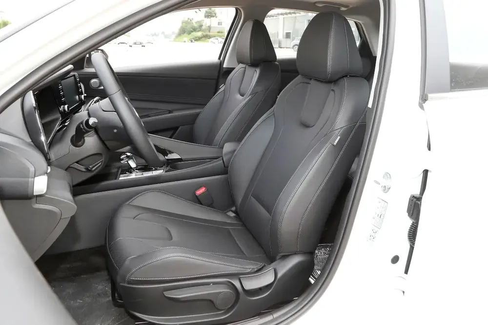 Hyundai Elantra Elite 2025 1.5L CVT - Image 10