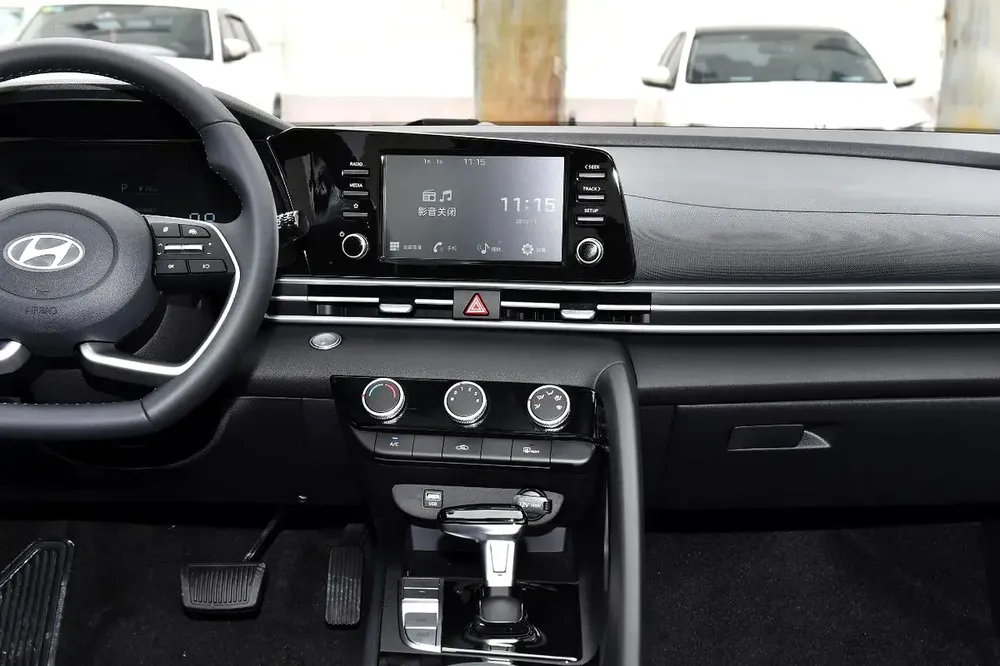 Hyundai Elantra Elite 2025 1.5L CVT - Image 6