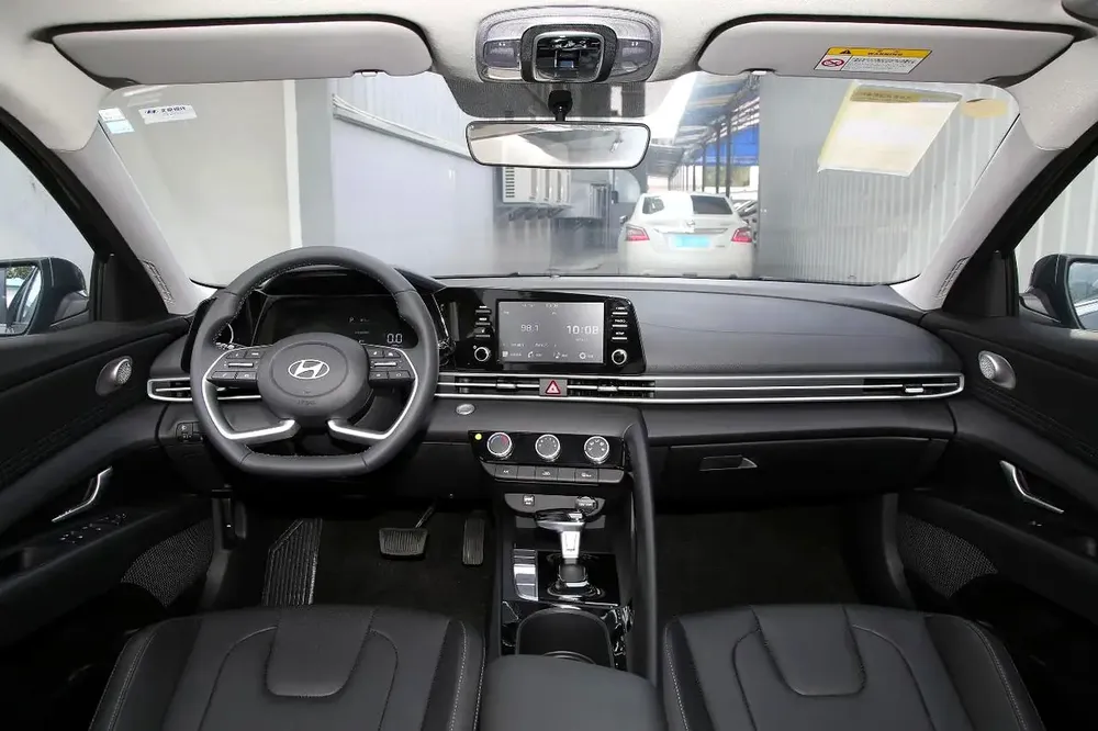 Hyundai Elantra Elite 2025 1.5L CVT - Image 8