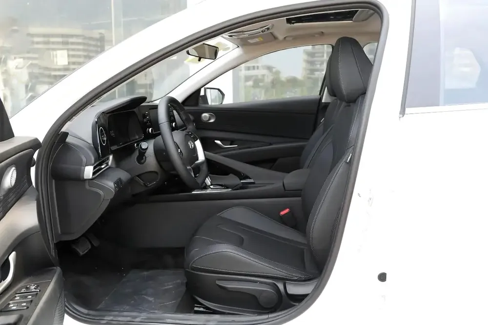 Hyundai Elantra Elite 2025 1.5L CVT - Image 9