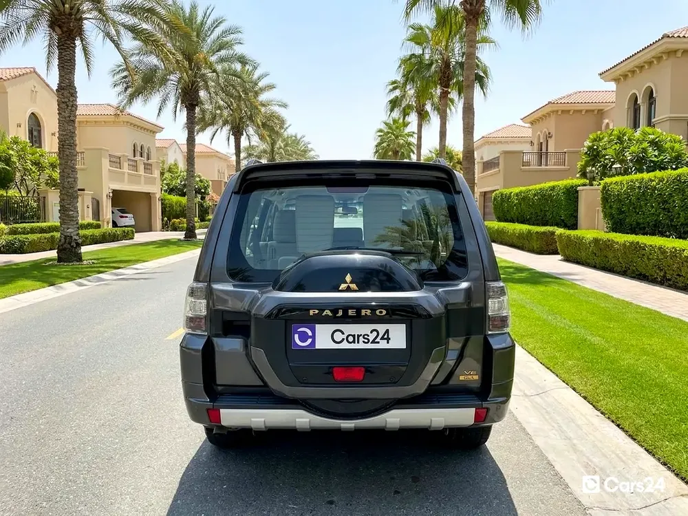 AED 752/m | 0 DP | Free 3 Months Warranty | Service History | 30 Day Return | MITSUBISHI PAJERO 2019 - Image 4