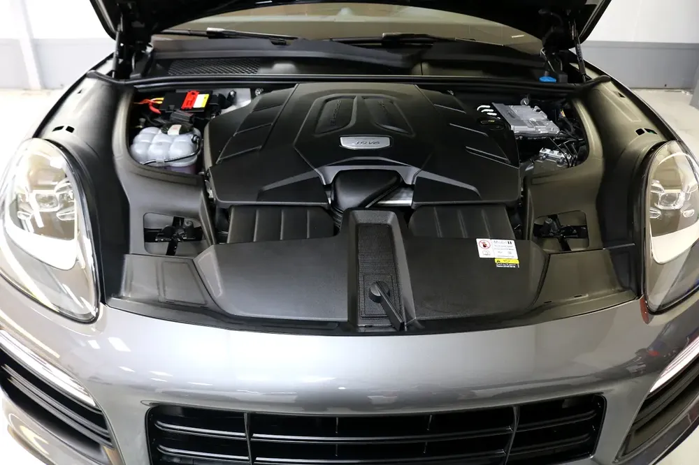 2023 Porsche Cayenne - Porsche Warranty - Like New - Image 12