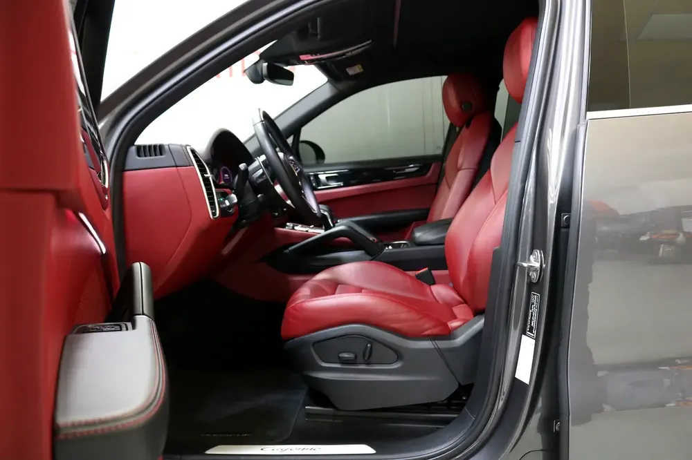 2023 Porsche Cayenne - Porsche Warranty - Like New - Image 8