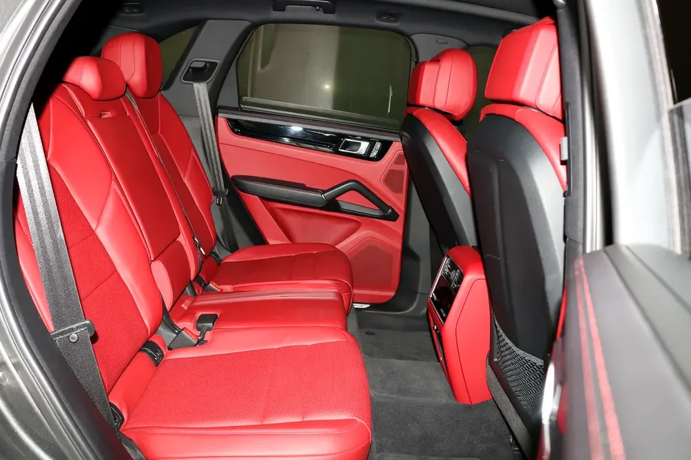 2023 Porsche Cayenne - Porsche Warranty - Like New - Image 9