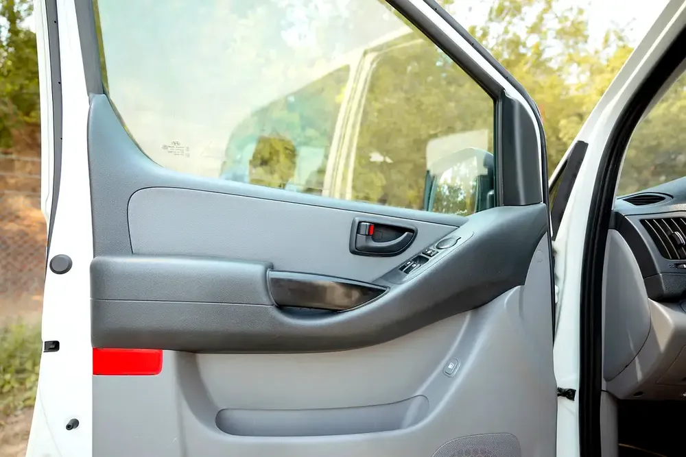 Hyundai H1 | 12-Seater | Automatic | GCC Specs | Ref#H98517 - Image 18