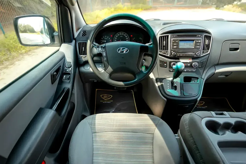 Hyundai H1 | 12-Seater | Automatic | GCC Specs | Ref#H98517 - Image 8