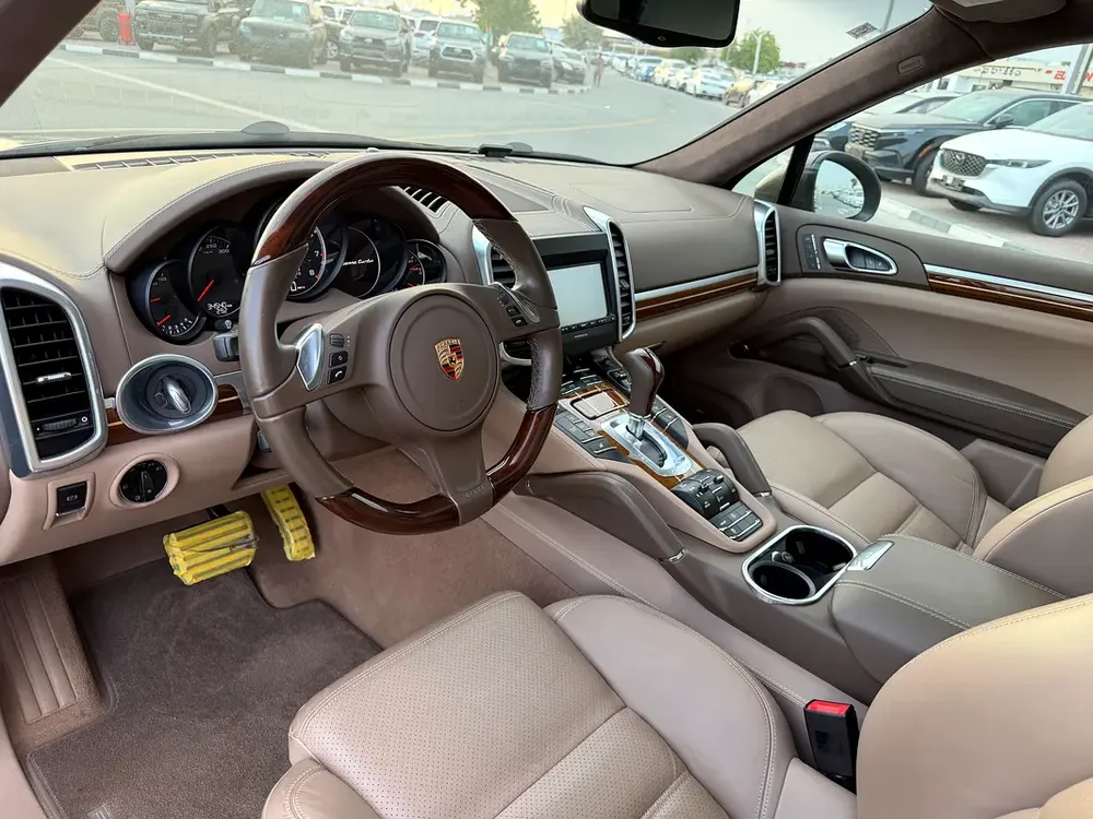 Porsche Cayenne Turbo 2014 (4.8) Litre - Japanese Specs 4.5 GRADE 34540 km only - Image 10