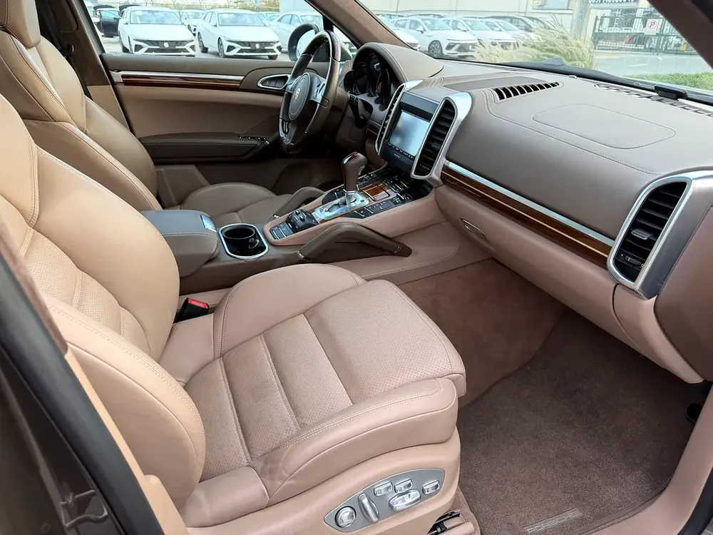 Porsche Cayenne Turbo 2014 (4.8) Litre - Japanese Specs 4.5 GRADE 34540 km only - Image 11