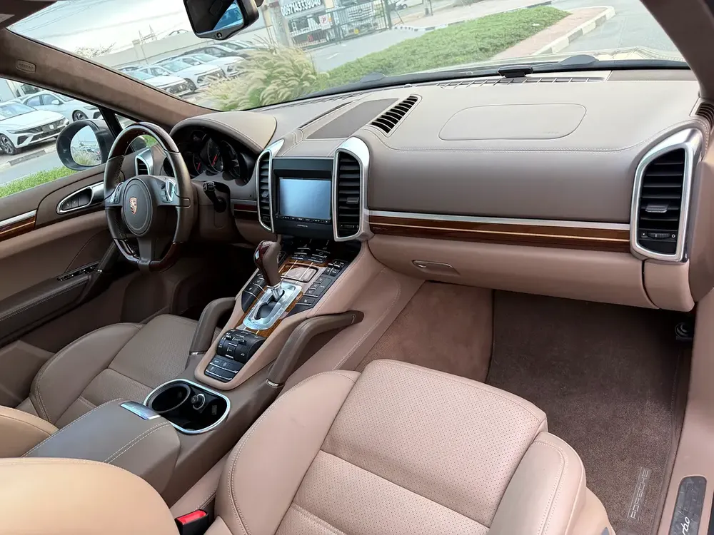 Porsche Cayenne Turbo 2014 (4.8) Litre - Japanese Specs 4.5 GRADE 34540 km only - Image 12