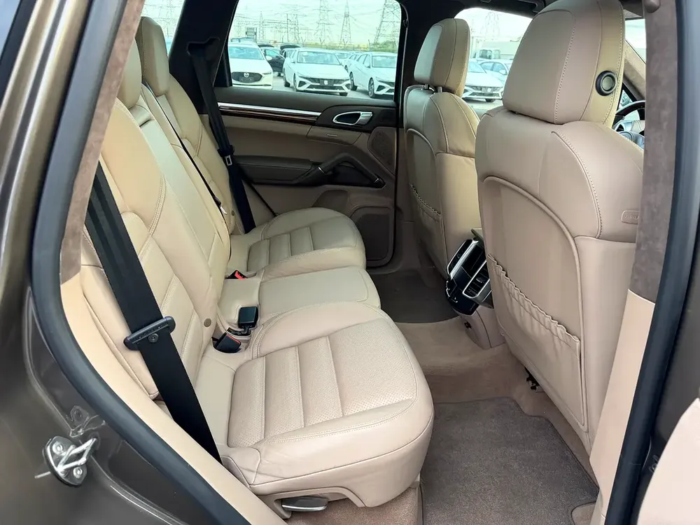Porsche Cayenne Turbo 2014 (4.8) Litre - Japanese Specs 4.5 GRADE 34540 km only - Image 16