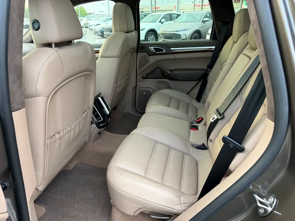 Porsche Cayenne Turbo 2014 (4.8) Litre - Japanese Specs 4.5 GRADE 34540 km only - Image 17