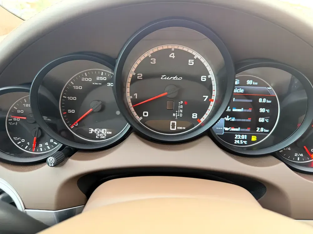 Porsche Cayenne Turbo 2014 (4.8) Litre - Japanese Specs 4.5 GRADE 34540 km only - Image 18