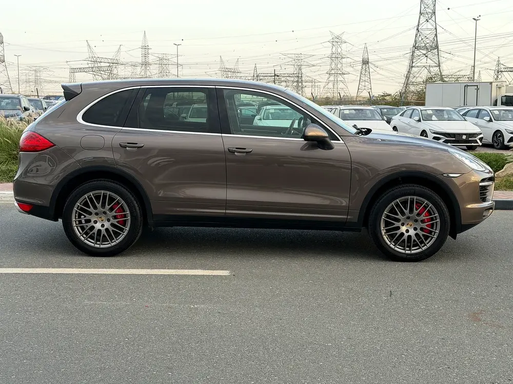 Porsche Cayenne Turbo 2014 (4.8) Litre - Japanese Specs 4.5 GRADE 34540 km only - Image 4