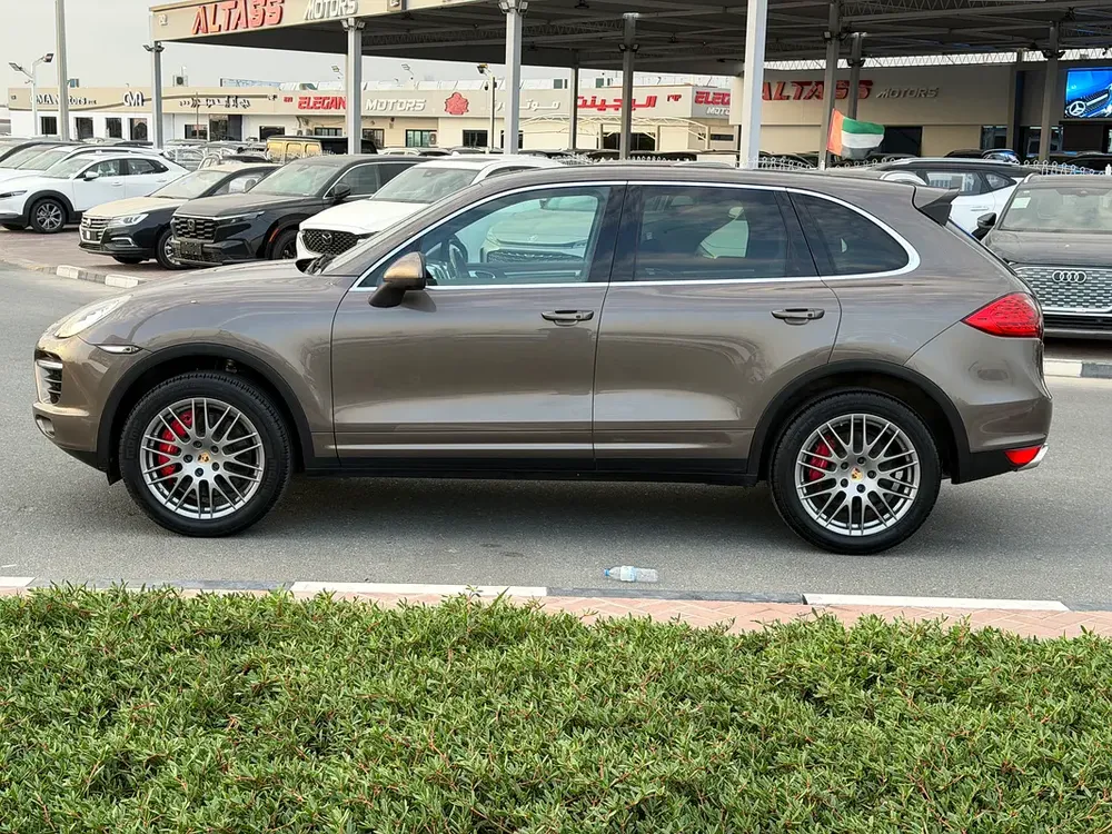 Porsche Cayenne Turbo 2014 (4.8) Litre - Japanese Specs 4.5 GRADE 34540 km only - Image 5