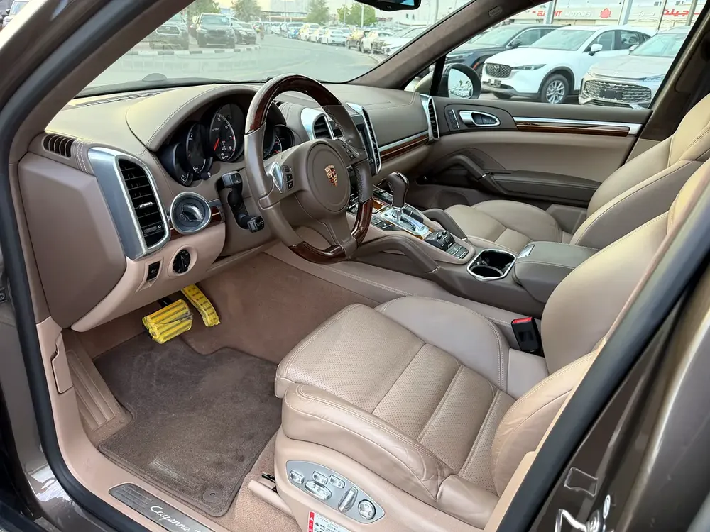 Porsche Cayenne Turbo 2014 (4.8) Litre - Japanese Specs 4.5 GRADE 34540 km only - Image 9