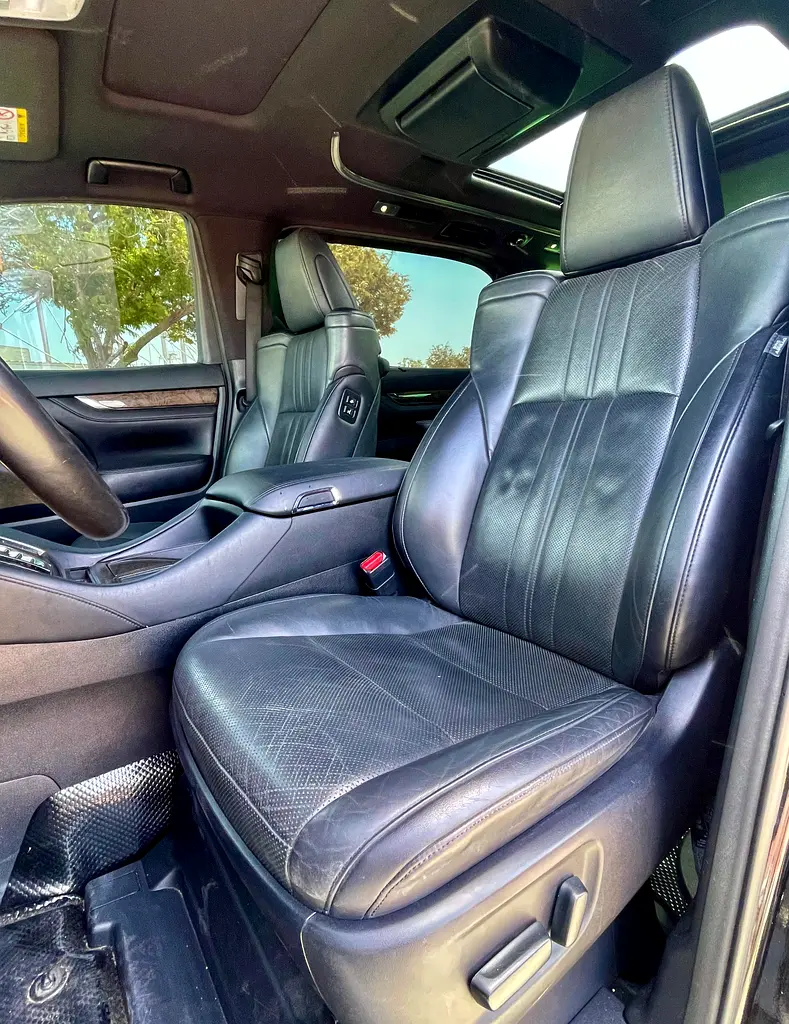 2020 Toyota Alphard EXECUTIVE LOUNGE - Japanese Specs - Image 13