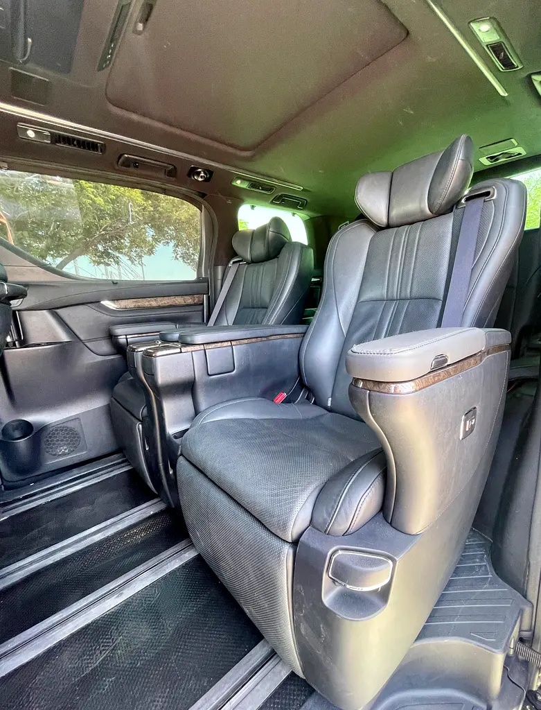 2020 Toyota Alphard EXECUTIVE LOUNGE - Japanese Specs - Image 15
