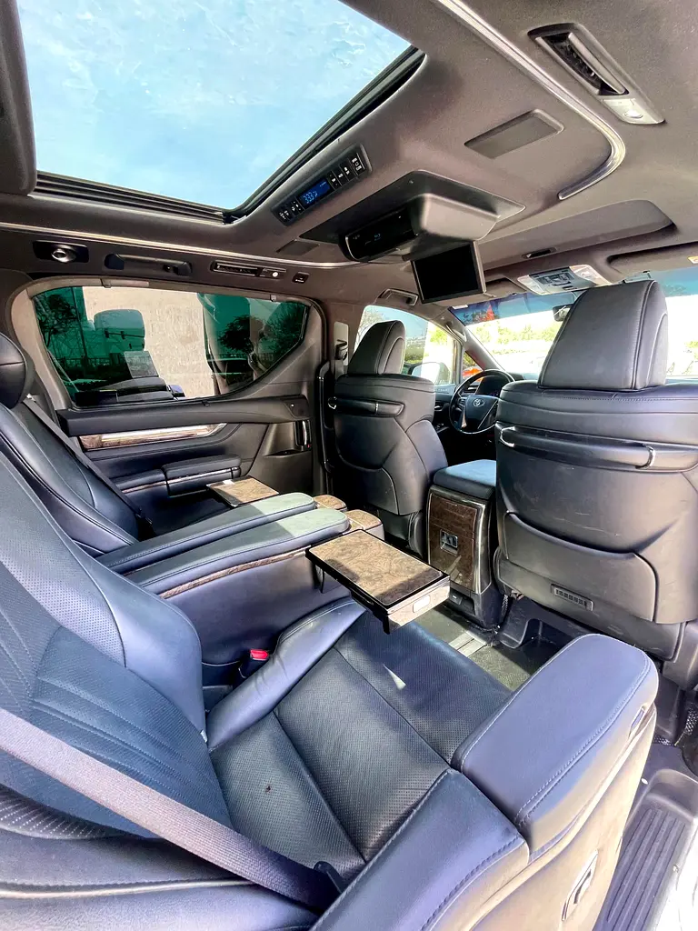 2020 Toyota Alphard EXECUTIVE LOUNGE - Japanese Specs - Image 16