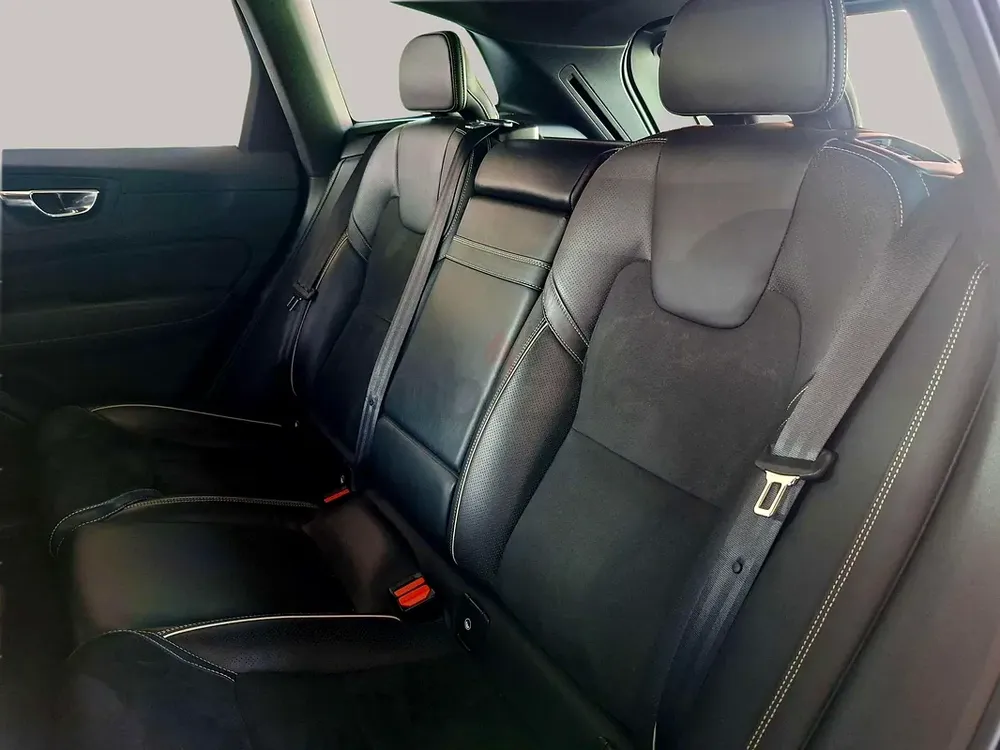 AED 897/month | 2019 Volvo XC60 T5 | GCC Specs | Ref#435629 - Image 11