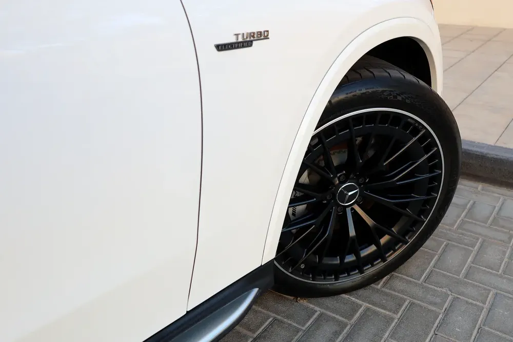 Mercedes-Benz -GLC43- COUPE 570KM-2025-GCC SPECS -BRAND NEW warranty &service from GARGASH - Image 5