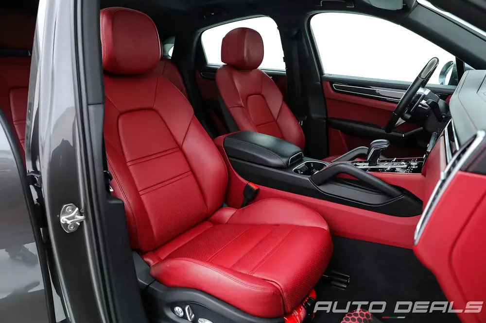 2021 Porsche Cayenne S Coupe | GCC Specs | Under Warranty | Service Contract | Perfect Condition - Image 17