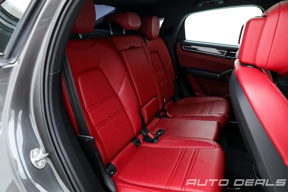 2021 Porsche Cayenne S Coupe | GCC Specs | Under Warranty | Service Contract | Perfect Condition - Image 18