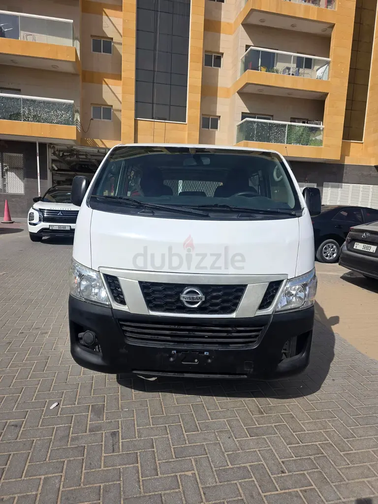 Nissan urvan 5 seater + van very clean - Image 4