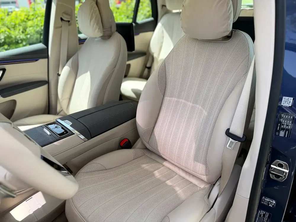 Mercedes-Benz EQS 450 4MATIC 2023 Under Mercedes Warranty & Service (GCC – Ultra Low Mileage ) - Image 14