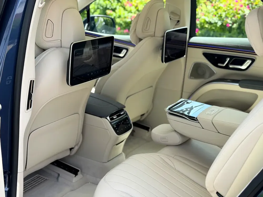 Mercedes-Benz EQS 450 4MATIC 2023 Under Mercedes Warranty & Service (GCC – Ultra Low Mileage ) - Image 16