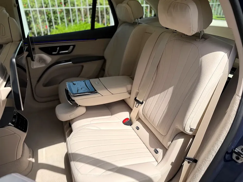 Mercedes-Benz EQS 450 4MATIC 2023 Under Mercedes Warranty & Service (GCC – Ultra Low Mileage ) - Image 17