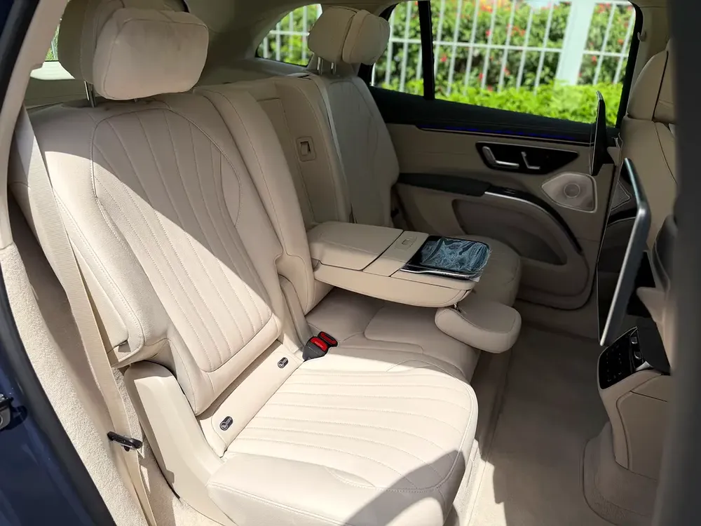 Mercedes-Benz EQS 450 4MATIC 2023 Under Mercedes Warranty & Service (GCC – Ultra Low Mileage ) - Image 18
