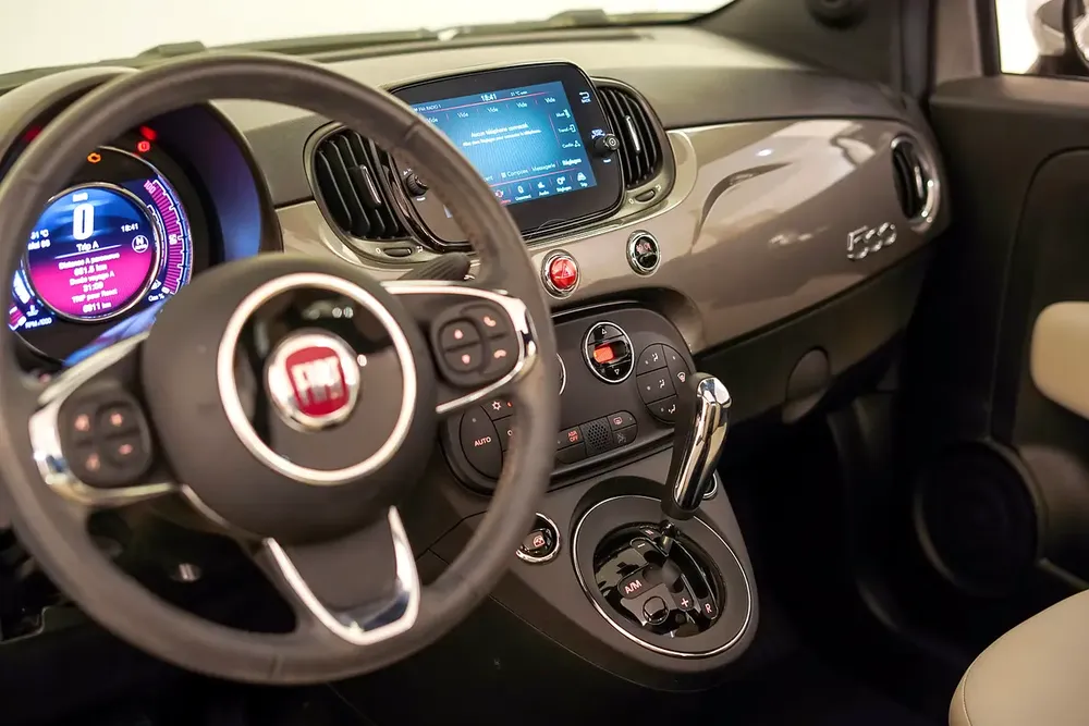 AED 611 PM | FIAT 500 DOLCEVITA CABRIO 2022 | SINGLE OWNER | PRISTINE CONDITION | GCC - Image 12