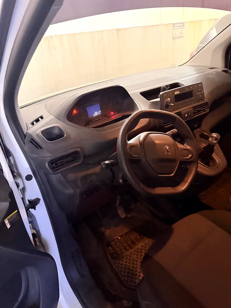 Peugeot Boxer 2020 GCC Specs - Reliable Commercial Van - Image 5