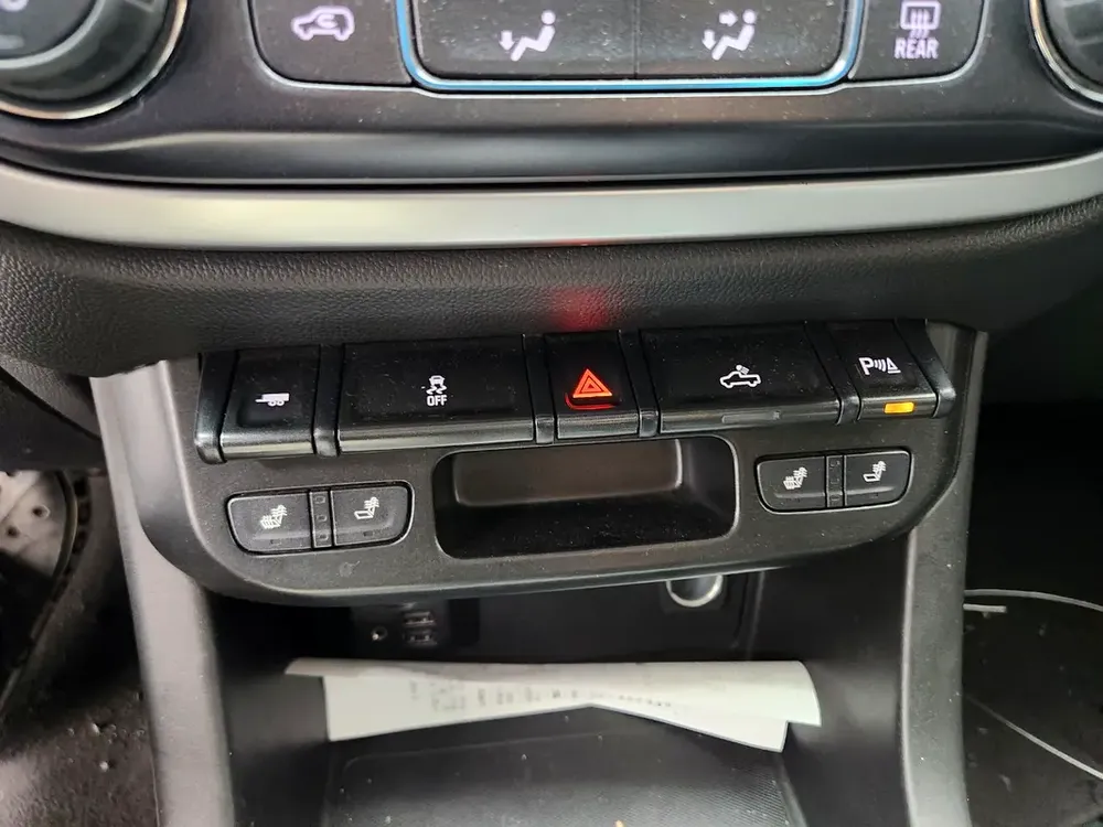 Chevrolet Colorado 2022 - Korean Specs - Excellent Condition - Image 13