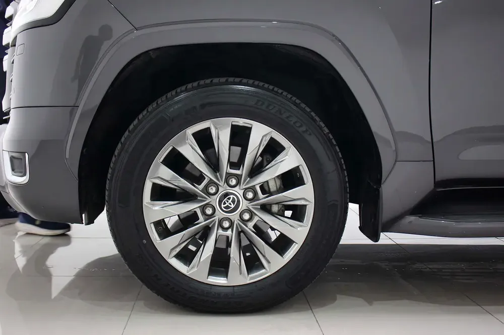 VXR Toyota Land Cruiser 2023 - Image 6