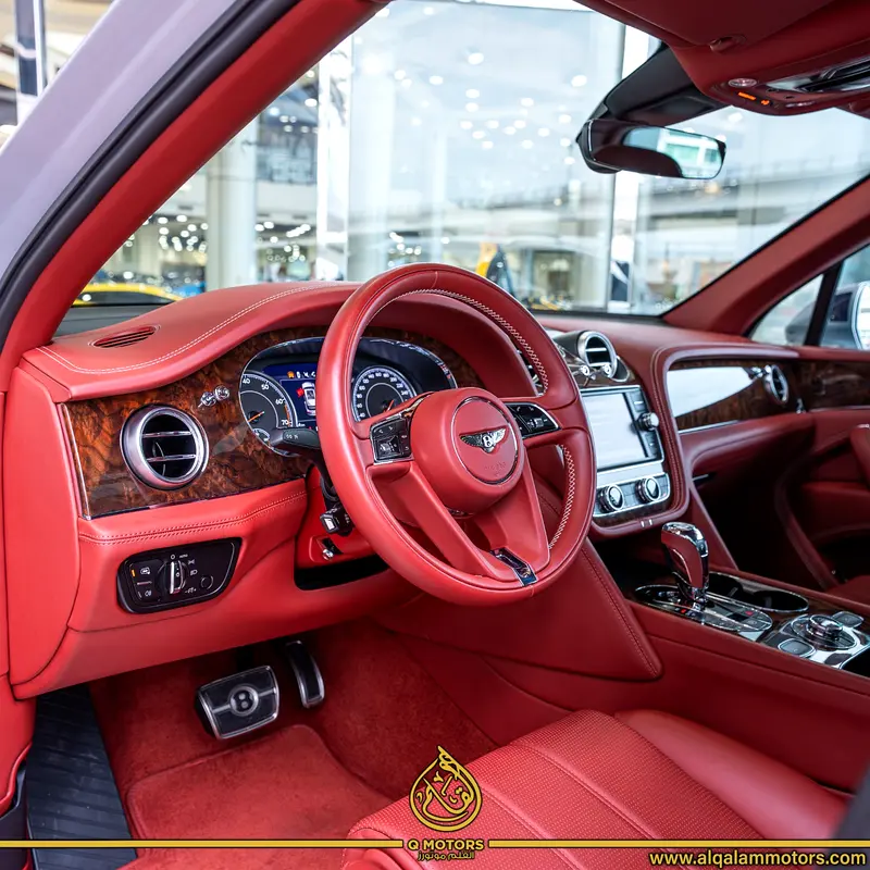 Bentley Bentayga W12  2018 - GCC Specs - Done 64,000KM - Image 10