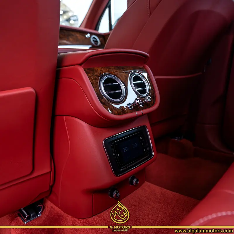 Bentley Bentayga W12  2018 - GCC Specs - Done 64,000KM - Image 12