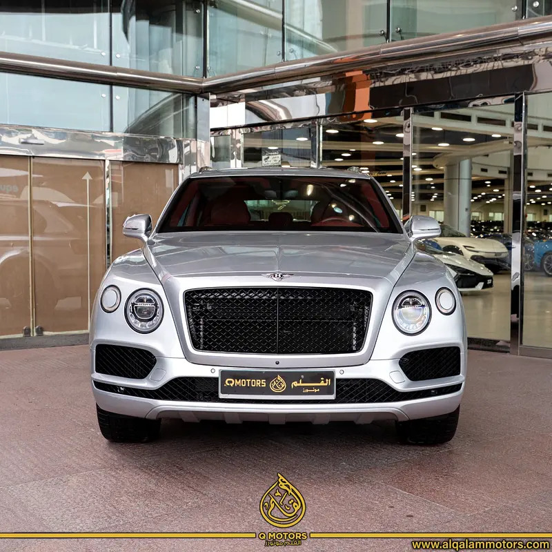Bentley Bentayga W12  2018 - GCC Specs - Done 64,000KM - Image 4