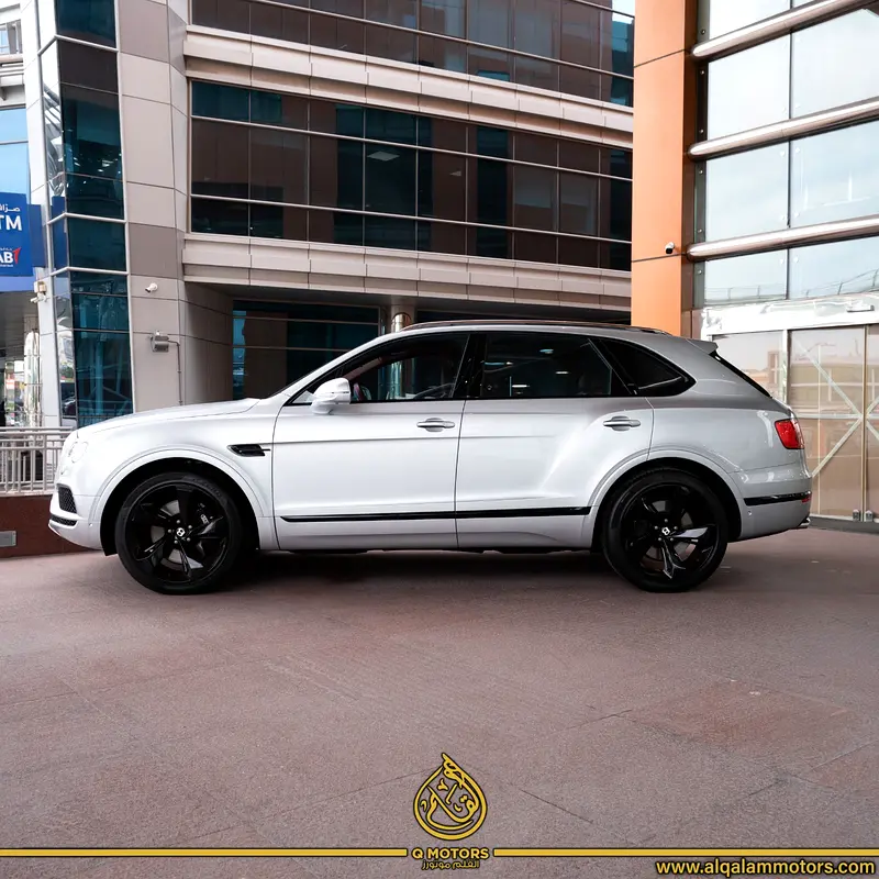 Bentley Bentayga W12  2018 - GCC Specs - Done 64,000KM - Image 5
