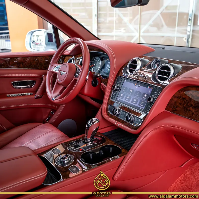 Bentley Bentayga W12  2018 - GCC Specs - Done 64,000KM - Image 6