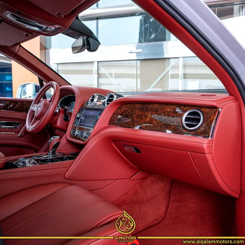 Bentley Bentayga W12  2018 - GCC Specs - Done 64,000KM - Image 7