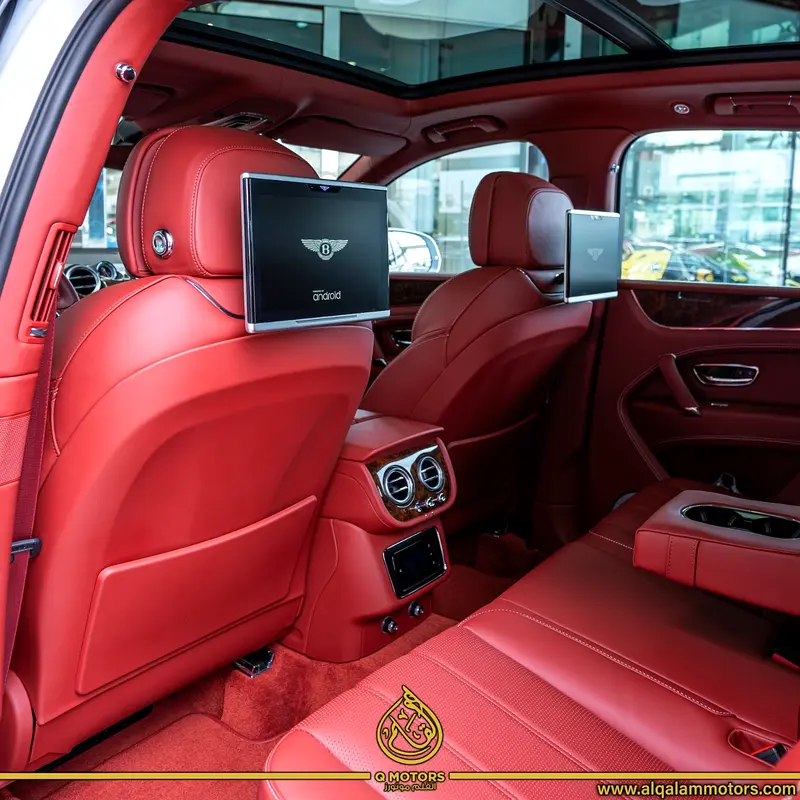 Bentley Bentayga W12  2018 - GCC Specs - Done 64,000KM - Image 8
