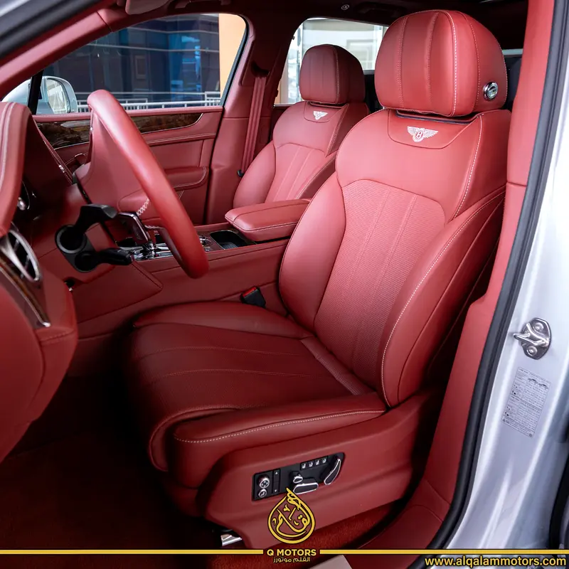 Bentley Bentayga W12  2018 - GCC Specs - Done 64,000KM - Image 9