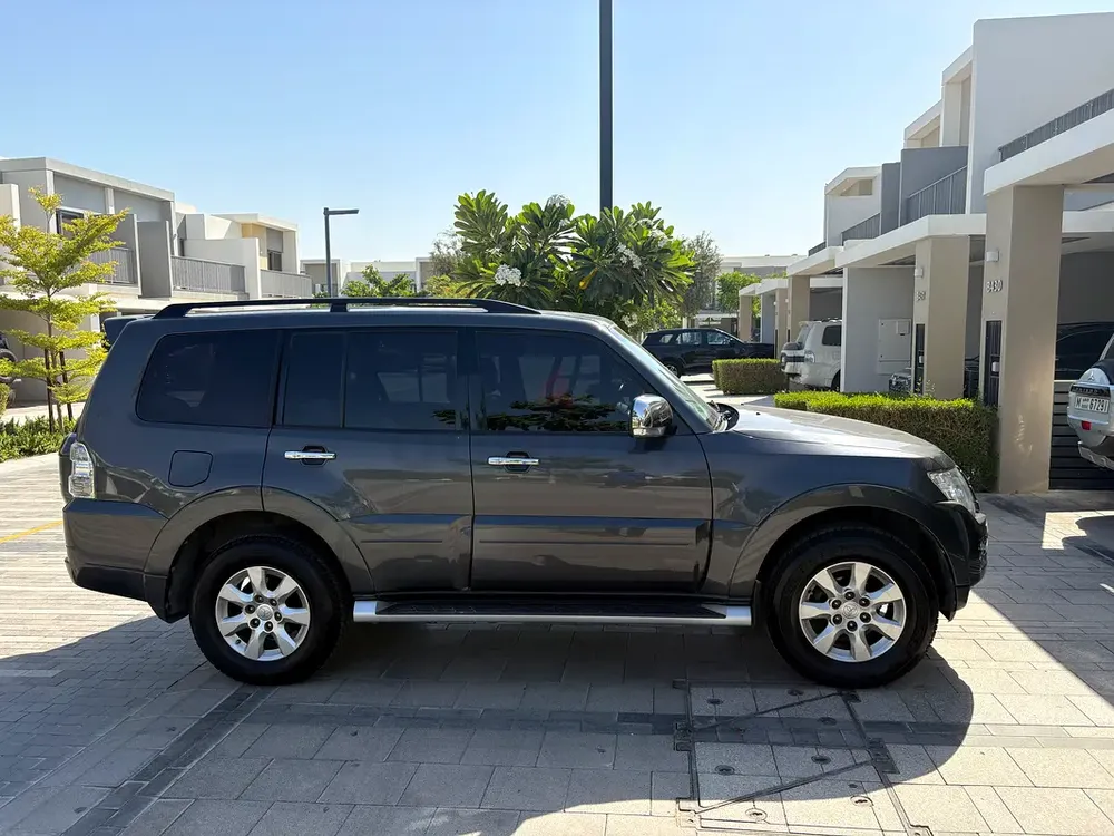 Mitsubishi Pajero GLS 2017 GCC Specs - Image 4