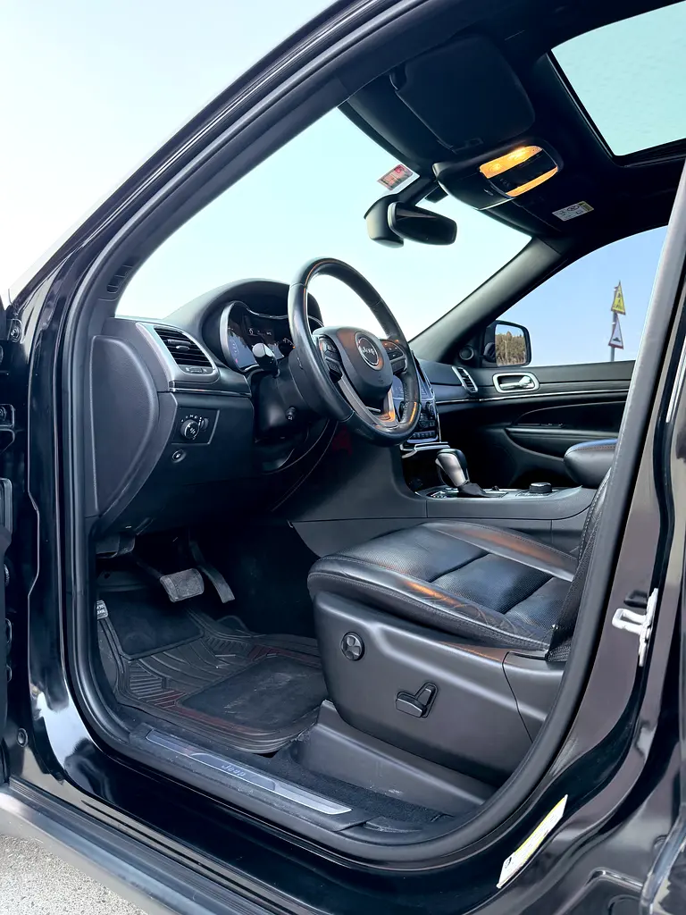 Jeep Grand Cherokee Limited V6 3.6L - Image 10