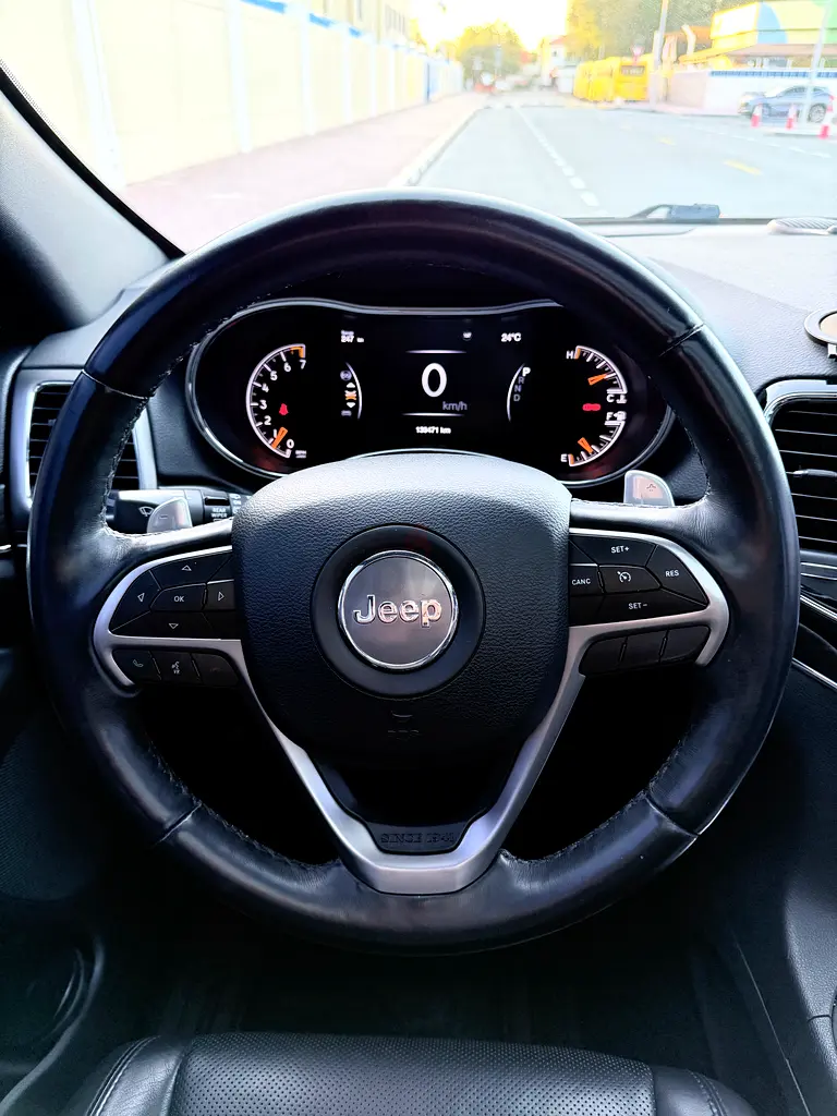 Jeep Grand Cherokee Limited V6 3.6L - Image 12