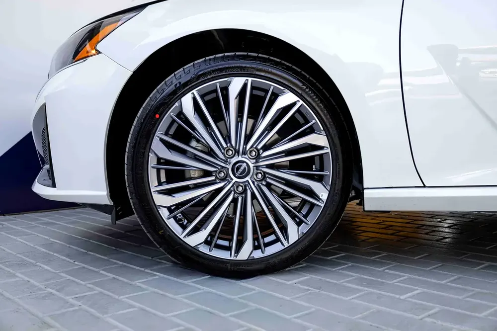 Dealership Warranty 3 years | AED 1,993 Monthly | Nissan Altima SL 2.5L | GCC | Zero Down Payment - Image 7