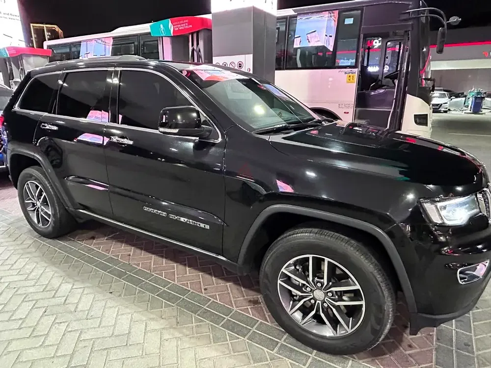 Jeep Grand Cherokee Limited 2018 | GCC Specs | Pristine Condition - Image 5