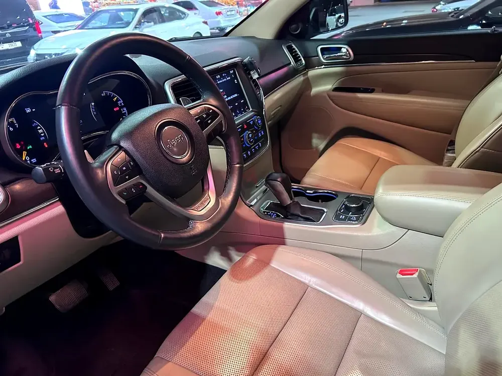 Jeep Grand Cherokee Limited 2018 | GCC Specs | Pristine Condition - Image 6