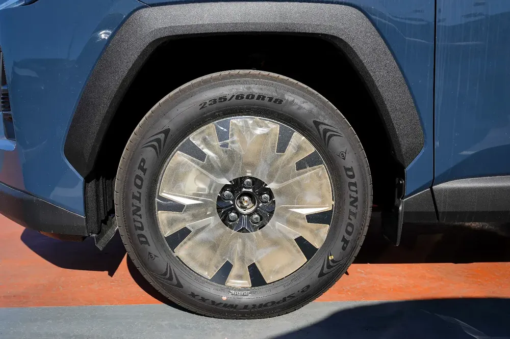 Toyota RAV4 XLE Premium 2026 - RADAR GCC Specs - Image 10